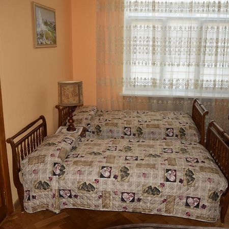 Apartment Orgelsaal Chernivtsi Bagian luar foto