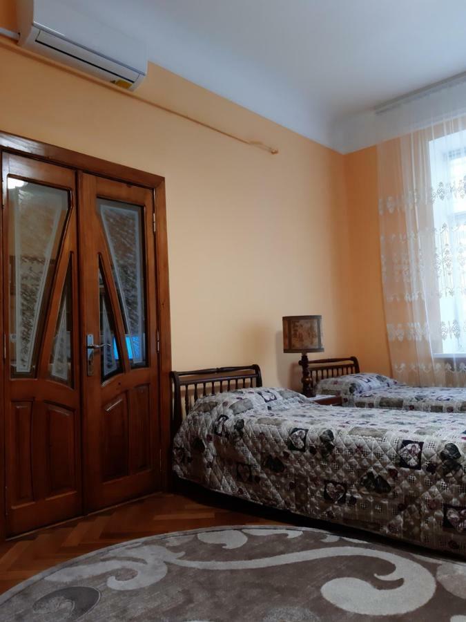 Apartment Orgelsaal Chernivtsi Bagian luar foto