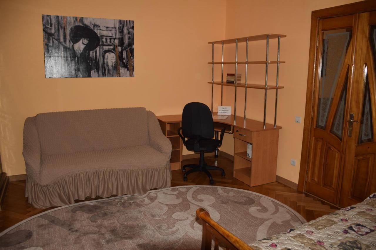Apartment Orgelsaal Chernivtsi Bagian luar foto