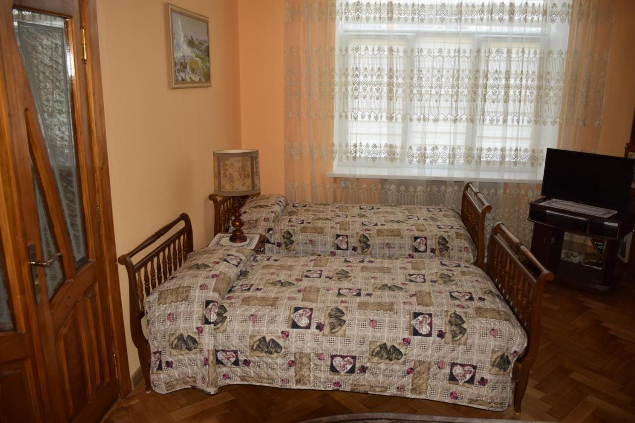 Apartment Orgelsaal Chernivtsi Bagian luar foto